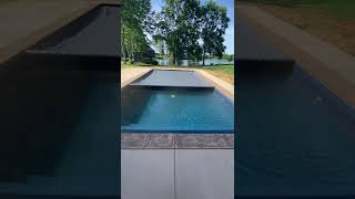 Automatic cover makes the pool