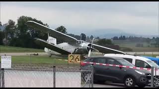 This Plane's Landing Gear Broke while Landing