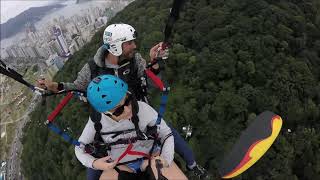 NATIELLE VOANDO DE PARAPENTE EM SÃO VICENTE