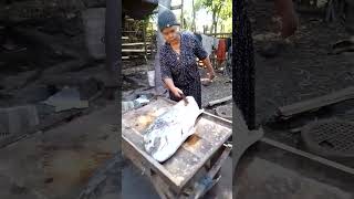 Viral Nenek Potong Ikan Kakap Super Besar #shorts