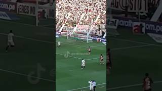 Golazo de Alex Valera para el 3-0 ⚽️👏 #centenario #futbol #universitario #campeones