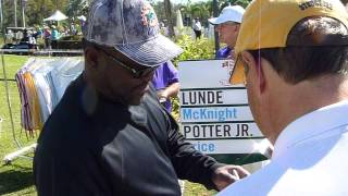 Former Miami Dolphins player Mark Duper signing autographs - TopSignatures.com