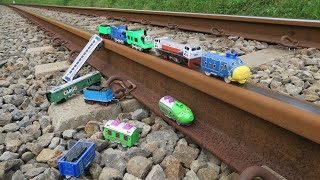 Drama Kereta Mainan Ajlok Dari Rel!! Menemukan Kereta Thomas RC Bisa Mundur dan Kereta Chuggington