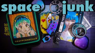 lum is love 🩵 spyderoco mcbee, auora a4 ti, monster bone ohmen, manifold, & more! #edc #pocketdump