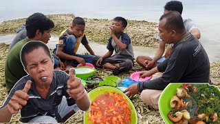 Mukbang Anggur Laut, Kerang Ranga Diatas Batu Karang