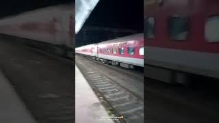 12442 || Bilaspur Rajdhani Express (NDLS) - (BSP) crossing At Datia 130 KMPHHighSpeed #shorts #train