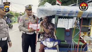 Bantuan Sosial Polres Kep. Meranti kepada pengemudi Becak Motor di Kota Selatpanjang..