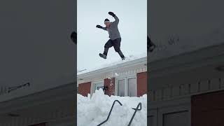 ❄️ Roof jump is fun! ❄️