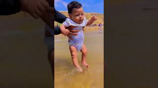 اول مرة البيبي يانيس يسبح في البحر ❤️#summer #shorts