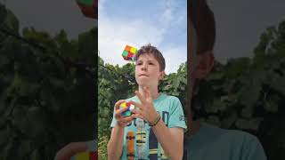 Jonglez cu doua Cuburi Rubik