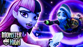 Monster High™ Latino | ¡Ella tiene que encontrar sus poderes de bruja únicos antes de la medianoche!