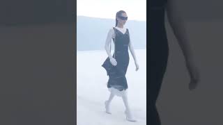 snow❄️ #fashion #catwalk #shortsvideo #bellahadid #мода #рекомендации