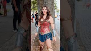 Erobere die Welt der Götter und Helden mit @diebischesgirl als Wonder Woman von DC #shorts #cosplay