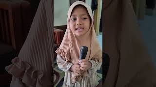 Emily Bernyanyi Sholawat Habibi Ya Muhammad