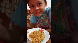 ANAK KECIL LAGI MUKBANG #shorts