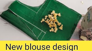 V गळ्यावर पोटली बटन ची सुंदर डिझाइन अगदी डिझायनर लुक देईल || Designer blouse cutting and stitching