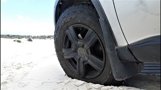 V6 Suzuki Grand Vitara VS Nissan X-Trail on Sand