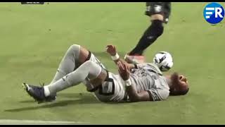 World Class dive from Neymar Jr Paris Saint-Germain 6-2 Gamba Osaka Japon