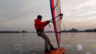 Iceboard w Kórniku na jeziorze Bnińskim. Zawracanie i niespodzianka na końcu.