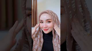 Tutorial Hijab Segiempat Motif Simpel dan Elegan