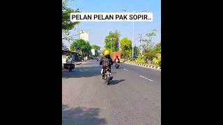 PELAN PELAN PAK SOPIR! Motoran santuy dengan gaya..