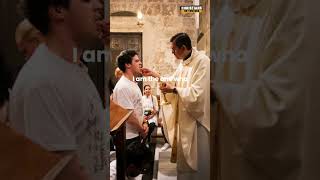 Catholic priest explains: I am the one who determines who will receive the Eucharist.