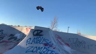 Traxxas Xmaxx goes WOT on its own! Skatepark snow