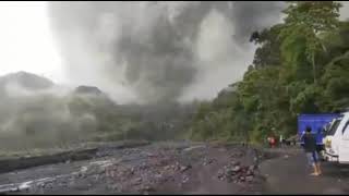 Gunung Semeru Meletus