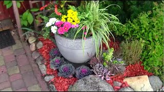 Garden Design (136) - 🍂🍁 Jesienne kompozycje w donicach 🍂🍁 Gazebo entrance autumn flower pots.