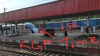 First Vande Bharat entering in Kharagpur junction||PURI HOWRAH Vande Bharat Express||Indianrailways|