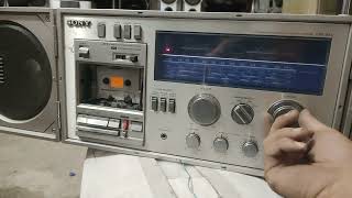 Sony boombox very good condition radio working condition hai