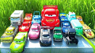 Finding Disney Pixar Cars on Green Grass : Lightning McQueen, Tow Mater, King Dinoco, Fillmor