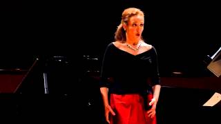 Alexandra Sherman sings Gabriel Fauré "Fleur jetée" HDVideo