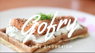 Razowe gofry z łososiem