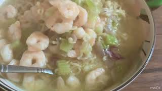 🥰DELICIOUS SHRIMP RAMEN & SAUTÉED BABY SPINACH #shorts