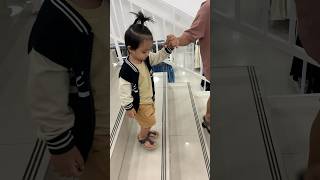 Ravellio turun tangga bareng papa #shorts #shortsviral #funny #funnyvideo #belanja #jalanjalan #fyp