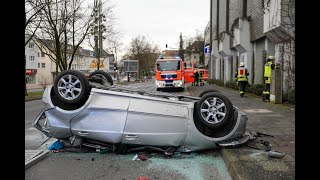 PKW flog aus dem Allee-Center-Parkhaus