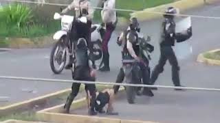 Desmedida #brutalidadpolicial de la #dictaduracomunista en #Venezuela