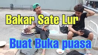 Bakar sate untuk buka bersama