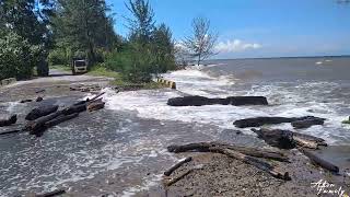 AIR LAUT INI SEJAJAR PERMUKAAN JALAN