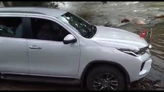 Toyota Fortuner ultimate off road test crossing river ,#chennairains  #toyotafortuner #4x4 #offroad