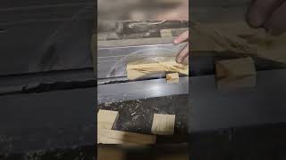 Attention! Watch till the end. #woodworking #carpenter #saw #safetyfirst