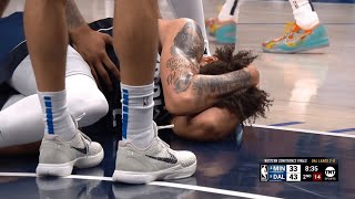 Dereck Lively gets kneed in the back of the head by Karl-Anthony Towns