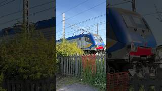 #trainspotting #trenitalia #transito Vivalto (1º serie) 6 casse con #e464 in coda transito #train