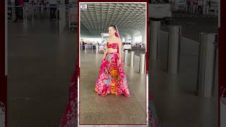 Uorfi Javed Fun Chit Chat With Media As She Spotted At Mumbai Airport