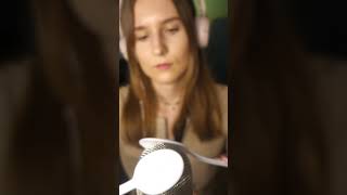 ŁYŻECZKI NA MIKROFONIE😴 ASMR po polsku #shorts