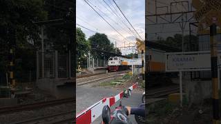 Jayakarta Melintas Panjang Di Stasiun Kramat