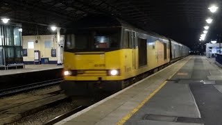 Late night freight train as 60076 hauls 25 Drax trucks through Huddersfield