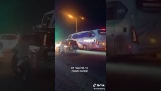 Bus Yang Masuk Kota Padang Di Malam Hari