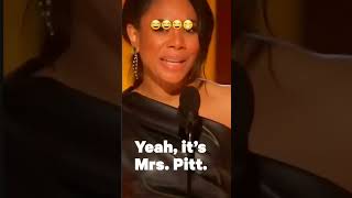 Regina Hall Teasing Brad Pitt At Golden Globes 😂😂#ReginaHall #BradPitt #GoldenGlobes